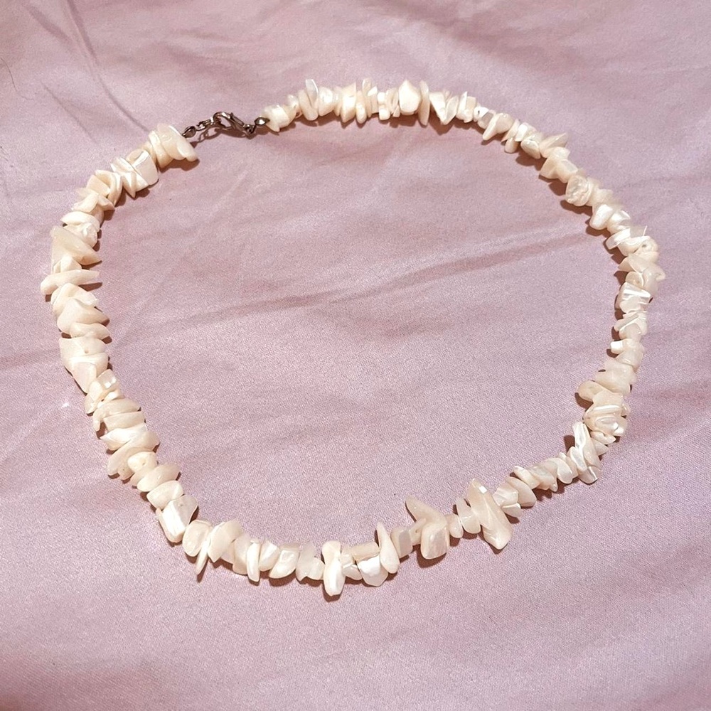 Vintage Iridescent Cream Colored Shell Chip Necklace